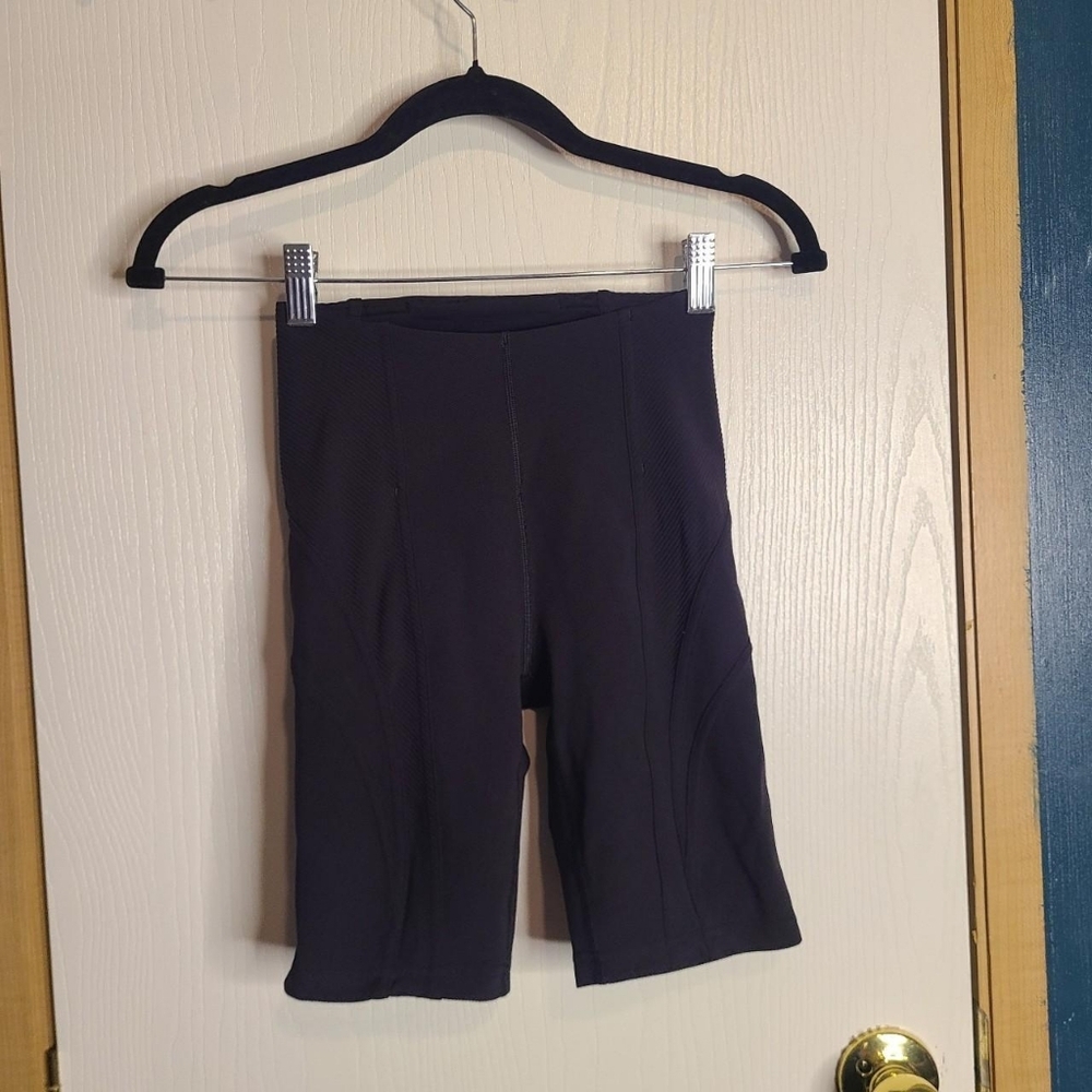 678 lululemon ribbed Contoured High-Rise Short